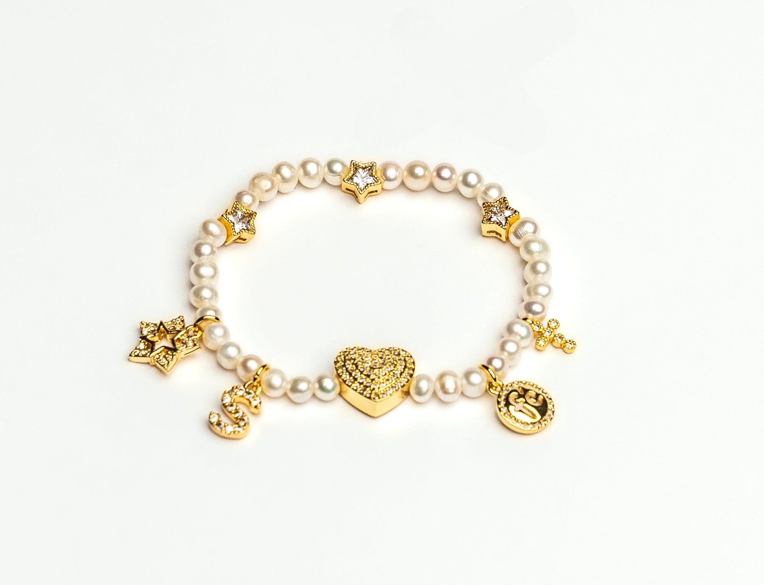 Bracelet with mini pearls and gold plated charms